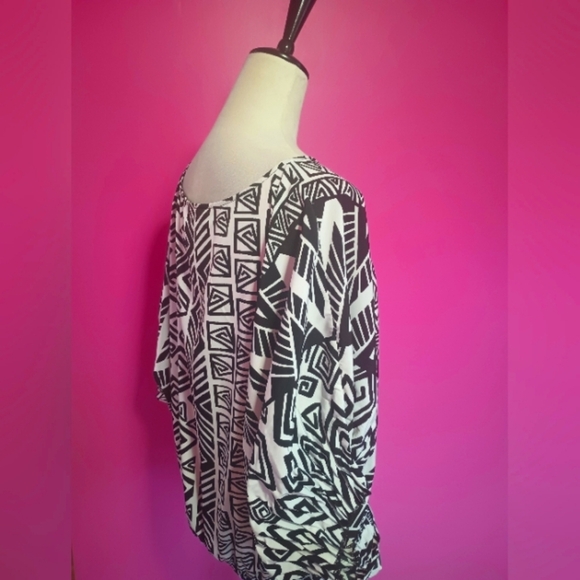 Chico's Ladies White & Black Polyester Summer Poncho Top (Size 2) - Picture 6 of 7